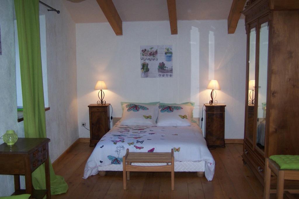 Salomony Chambre D'Hotes Marcols-les-Eaux Номер фото